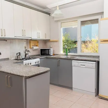 Peaceful House With Lovely Terrace In Cesme Holiday home