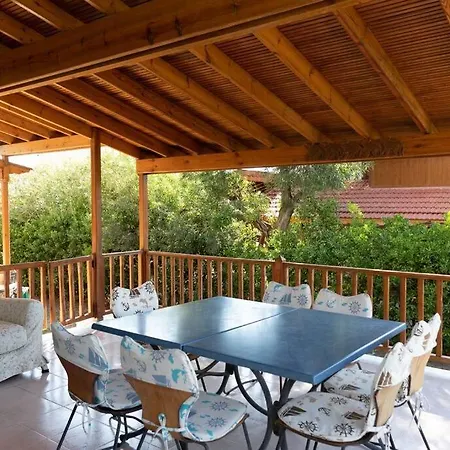 Peaceful House With Lovely Terrace In Cesme Holiday home